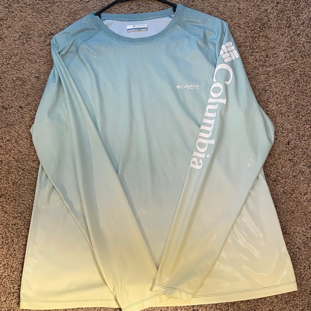 Columbia Women's Long Sleeve Gradient Tee in Aqua to Pale Yellow